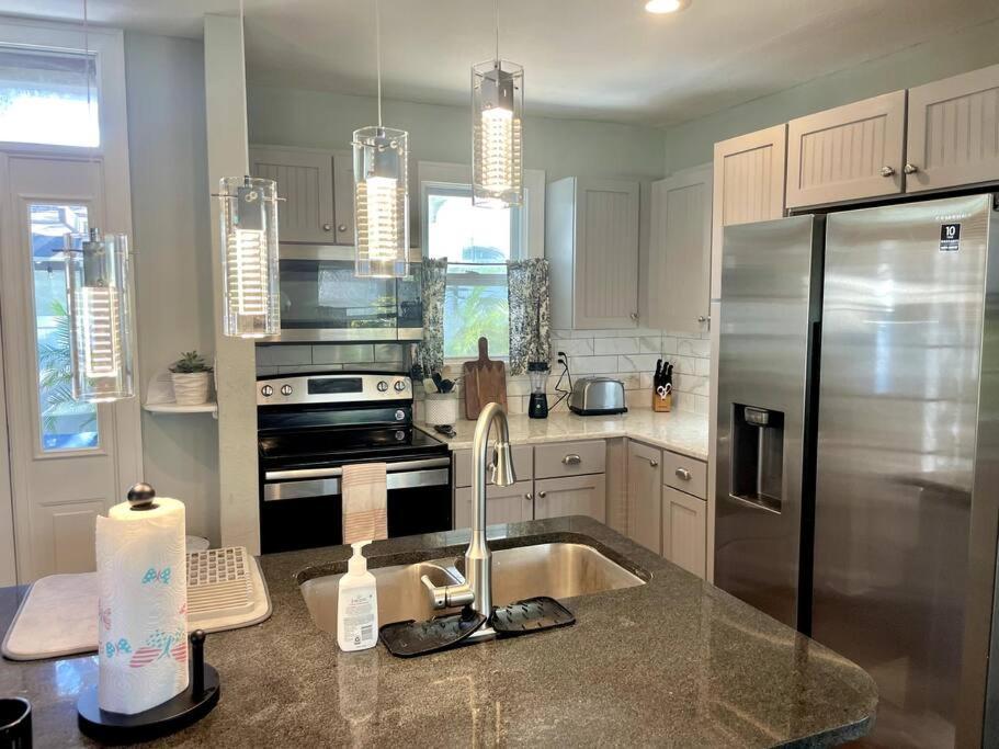 Cozy Sanctuary Minutes From The Bay And Beaches Tampa Eksteriør billede